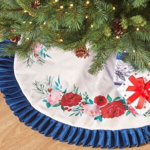 Beautiful Christmas tree skirt with 2 matching stockings
